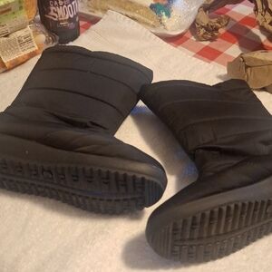 Black Quilted Winter Boots